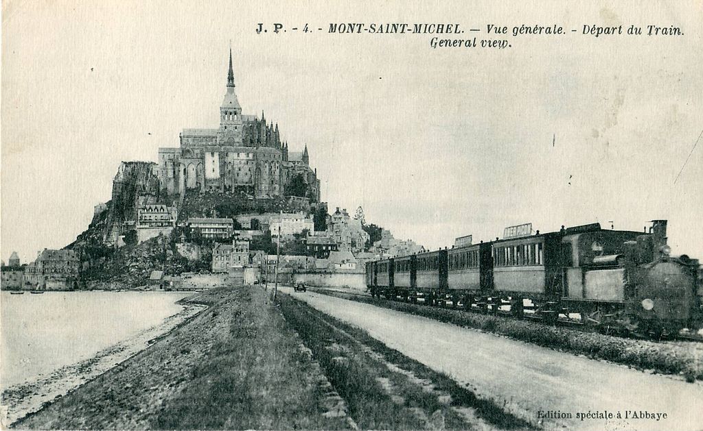 Carte postale du début du XXe siècle avec une vue générale du Mont-Saint-Michel